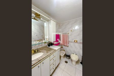 Banheiro da Suíte de casa à venda com 3 quartos, 250m² em Vila Monumento, São Paulo