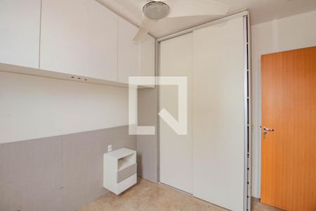 Quarto 1 de apartamento para alugar com 2 quartos, 43m² em Humaitá, Porto Alegre