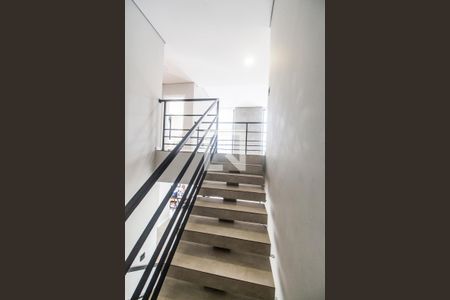 Escada de casa de condomínio para alugar com 4 quartos, 456m² em Alphaville , Santana de Parnaíba