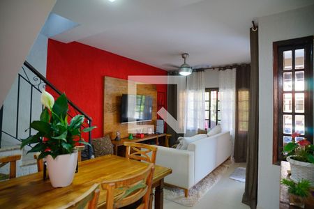 Sala de casa de condomínio à venda com 3 quartos, 80m² em Itaipu, Niterói