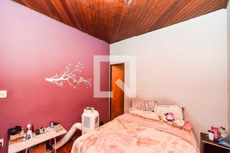 Suíte de casa à venda com 6 quartos, 300m² em Santa Rosa de Lima, Porto Alegre