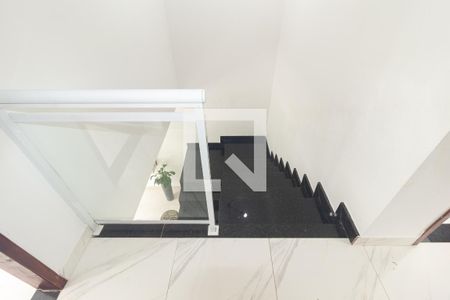 Escada de casa de condomínio para alugar com 3 quartos, 136m² em Campo Grande, Rio de Janeiro