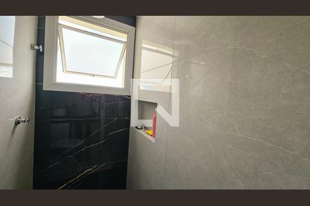 Banheiro de apartamento à venda com 2 quartos, 50m² em Jardim do Lago, Jundiaí