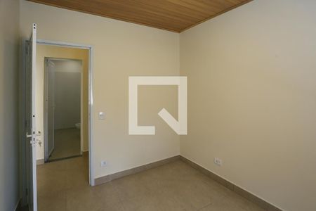 quarto 1 de casa para alugar com 2 quartos, 64m² em Jardim Nadir, São Paulo
