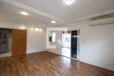 Sala de casa de condomínio para alugar com 3 quartos, 120m² em Recreio dos Bandeirantes, Rio de Janeiro