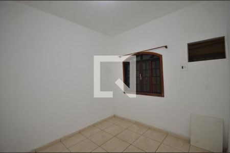 Quarto 1 de casa para alugar com 2 quartos, 70m² em Vila Valqueire, Rio de Janeiro