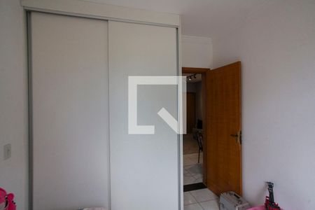 Quarto 2 de apartamento para alugar com 2 quartos, 47m² em Santa Mônica, Uberlândia