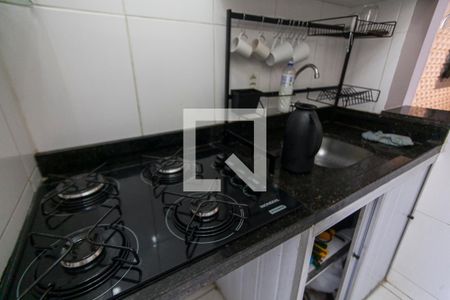Cozinha de apartamento para alugar com 2 quartos, 47m² em Santa Mônica, Uberlândia
