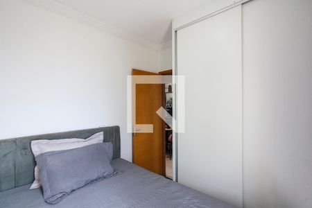 Quarto 1 de apartamento para alugar com 2 quartos, 47m² em Santa Mônica, Uberlândia