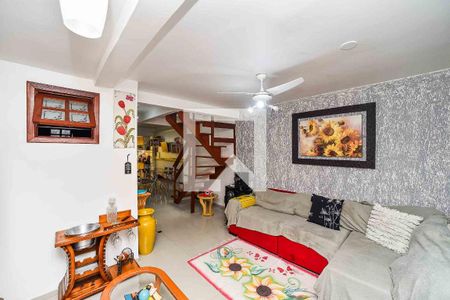 Sala de casa à venda com 3 quartos, 250m² em Rubem Berta, Porto Alegre