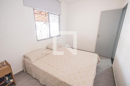 Casa à venda com 5 quartos, 220m² em Santa Monica, Belo Horizonte