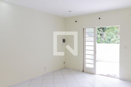 Sala de casa para alugar com 1 quarto, 30m² em Santíssimo, Rio de Janeiro