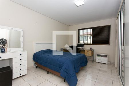 Quarto 2 de casa à venda com 2 quartos, 180m² em Vila Carrão, São Paulo