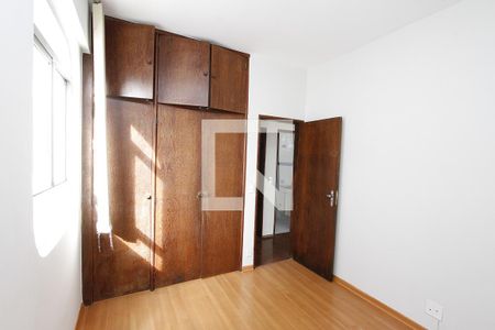 Quarto 2 de apartamento para alugar com 3 quartos, 52m² em Coração Eucarístico, Belo Horizonte