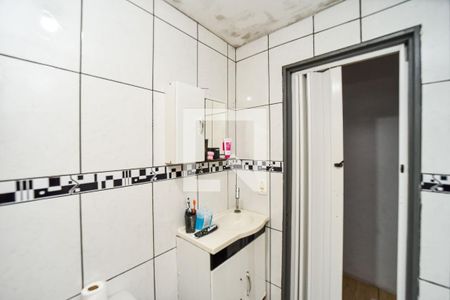 Banheiro de apartamento à venda com 1 quarto, 40m² em Jardim Sabará, Porto Alegre