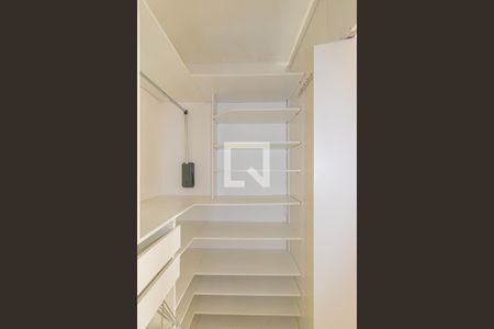 Closet do quarto 1 de casa de condomínio para alugar com 2 quartos, 80m² em Olaria, Canoas