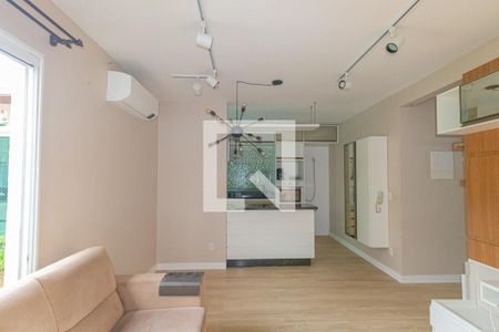 Sala de casa de condomínio para alugar com 2 quartos, 80m² em Olaria, Canoas