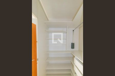 Closet do quarto 1 de casa de condomínio para alugar com 2 quartos, 80m² em Olaria, Canoas