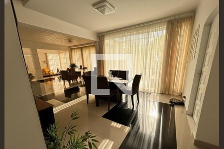 Sala de casa de condomínio à venda com 3 quartos, 300m² em Alphaville, Santana de Parnaíba