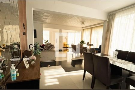 Sala de casa de condomínio à venda com 3 quartos, 300m² em Alphaville, Santana de Parnaíba