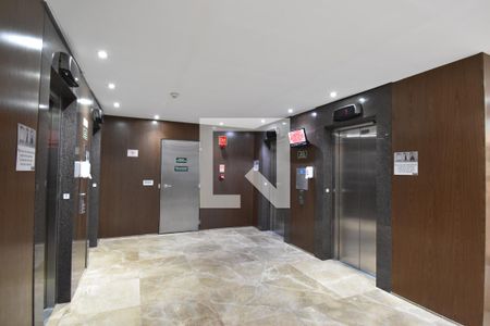 Hall de entrada de apartamento para alugar com 5 quartos, 85m² em Centro, Curitiba