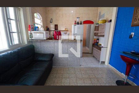 Sala de casa de condomínio para alugar com 2 quartos, 100m² em Vila Caiçara, Praia Grande
