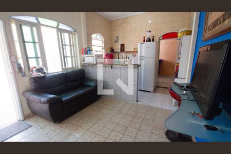 Sala de casa de condomínio para alugar com 2 quartos, 100m² em Vila Caiçara, Praia Grande