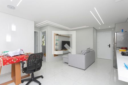 Sala / Cozinha  de apartamento para alugar com 2 quartos, 43m² em Vila Carmosina, São Paulo