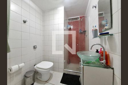 Banheiro  de apartamento à venda com 2 quartos, 84m² em Catete, Rio de Janeiro
