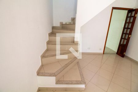 Escada de casa para alugar com 2 quartos, 70m² em Jardim das Acacias, São Paulo