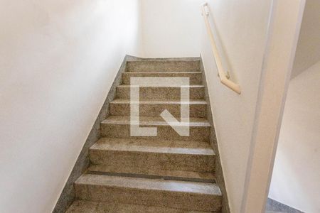 Escada do prédio  de apartamento à venda com 2 quartos, 70m² em Centro, Diadema