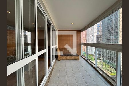 Varanda de apartamento à venda com 3 quartos, 130m² em Vila Olímpia, São Paulo