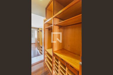 Closet da Suíte de apartamento para alugar com 3 quartos, 137m² em Lourdes, Belo Horizonte