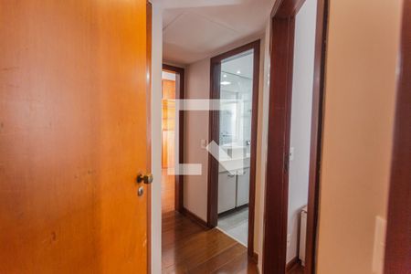 Corredor de apartamento para alugar com 3 quartos, 137m² em Lourdes, Belo Horizonte
