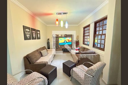 Casa à venda com 6 quartos, 180m² em Conjunto Lagoa, Belo Horizonte