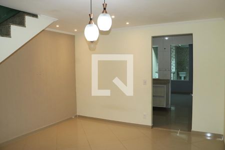 Casa de Condomínio para alugar com 2 quartos, 80m² em Jardim Isis, Cotia