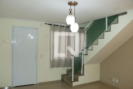 Casa de Condomínio para alugar com 2 quartos, 80m² em Jardim Isis, Cotia