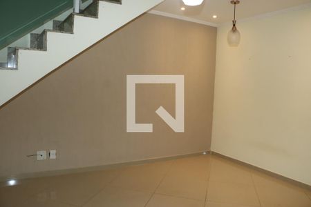 Casa de Condomínio para alugar com 2 quartos, 80m² em Jardim Isis, Cotia