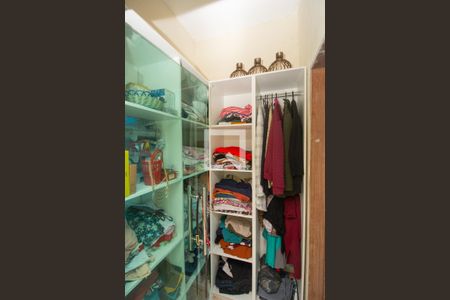 Closet da suíte de casa à venda com 4 quartos, 1260m² em Solar do Madeira, Contagem