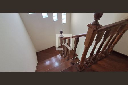 Escada de casa para alugar com 4 quartos, 120m² em Jardim Sao Caetano, São Caetano do Sul