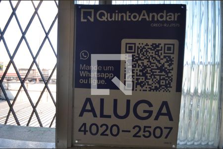Placa Instalada de apartamento para alugar com 2 quartos, 80m² em Vila Valqueire, Rio de Janeiro
