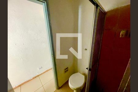 Banheiro de kitnet/studio para alugar com 1 quarto, 34m² em Jardim Cocaia, Guarulhos