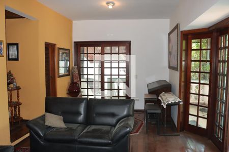 Sala de casa de condomínio para alugar com 5 quartos, 400m² em Chácara Pavoeiro, Cotia