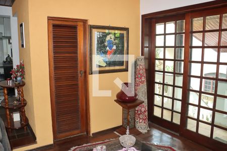 Sala de casa de condomínio para alugar com 5 quartos, 400m² em Chácara Pavoeiro, Cotia