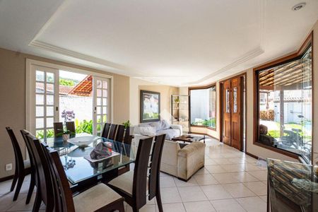 Casa à venda com 3 quartos, 289m² em Piratininga, Niterói
