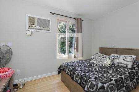 Quarto de apartamento para alugar com 2 quartos, 88m² em Jardim Lindóia, Porto Alegre