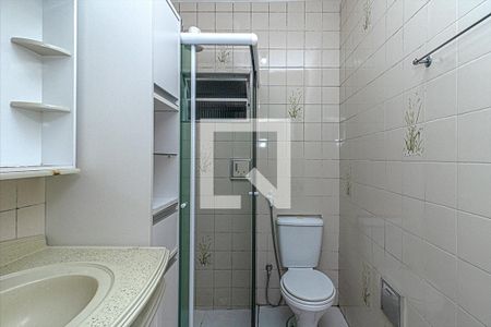 banheiro social_2 de casa para alugar com 2 quartos, 100m² em Vila Brasilina, São Paulo