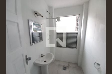 Banheiro de apartamento para alugar com 1 quarto, 57m² em Itararé, São Vicente