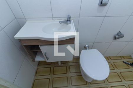 Banheiro de casa para alugar com 2 quartos, 80m² em Vila Chuca, São Paulo