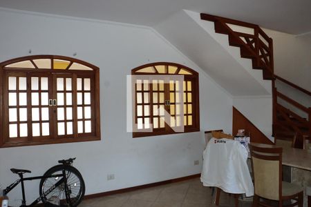 Casa para alugar com 3 quartos, 180m² em Jardim Sao Miguel, Cotia